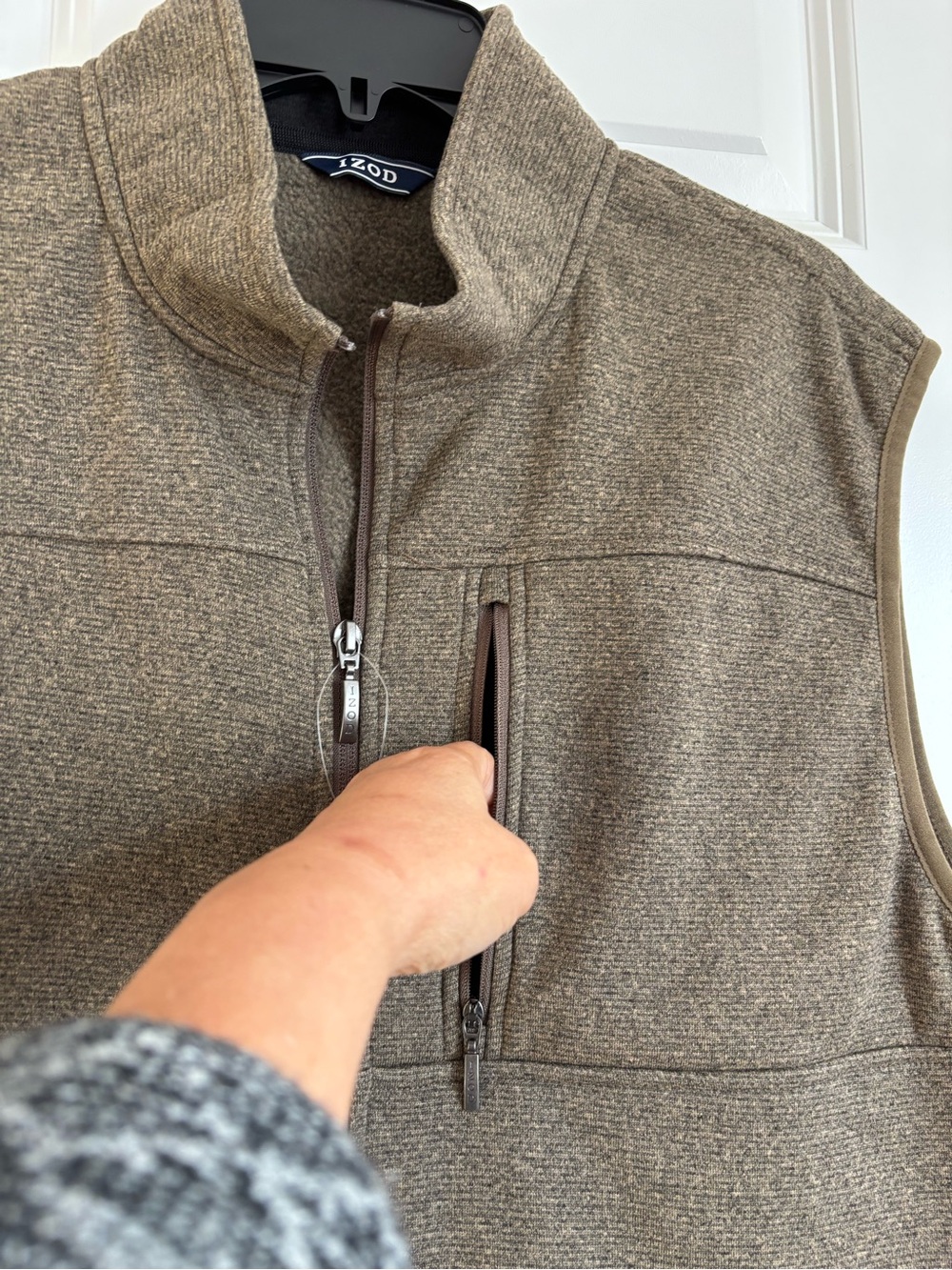 Men's Brown Full-Zip Fleece Vest - Picture 5 of 6